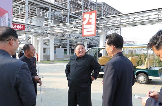 Kim Jong-un aparece en un acto público tras noticias falsas difundidas por medios de EEUU sobre su "muerte" Ew-fx813