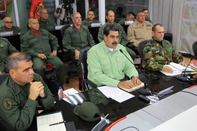 Nicolás Maduro y militares