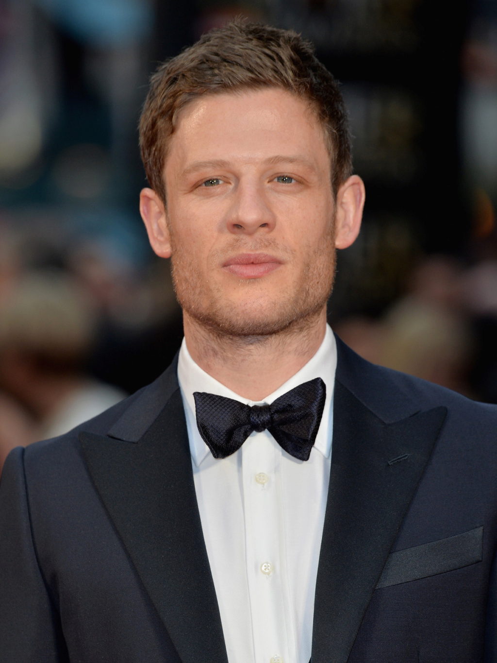 ¿Cuánto mide James Norton?  00410810