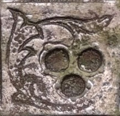 Probablement petite broche ancienne, type "héraldique", fin XVIIe - début XVIIIe Dos_re10