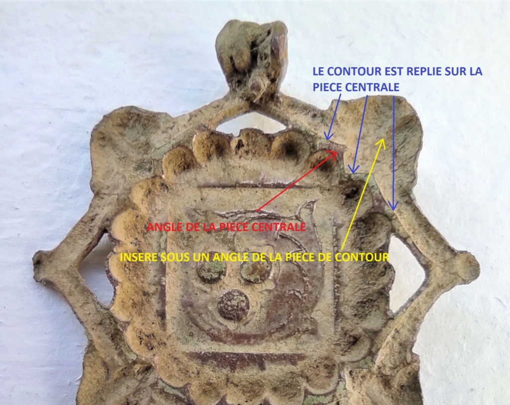 Probablement petite broche ancienne, type "héraldique", fin XVIIe - début XVIIIe Factur10