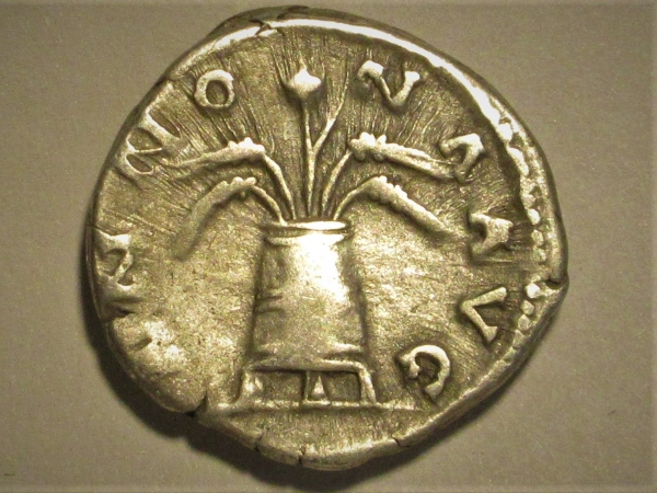 Etrange monnaie en bronze de MARC -AURELE ? (au modius) Km_32_10