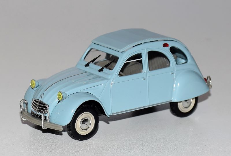 "CITROËN 2 CV au 1/43°" Collection HACHETTE - 2003  Dsc_0529