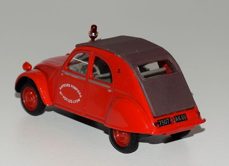 "CITROËN 2 CV au 1/43°" Collection HACHETTE - 2003  Dsc_0981