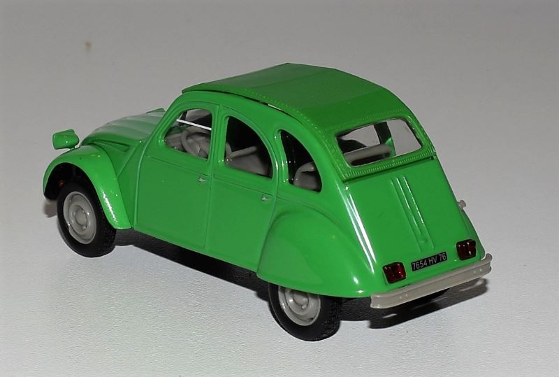 "CITROËN 2 CV au 1/43°" Collection HACHETTE - 2003  Dsc_1008