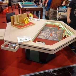 Une table, des jeux ... 2e120010