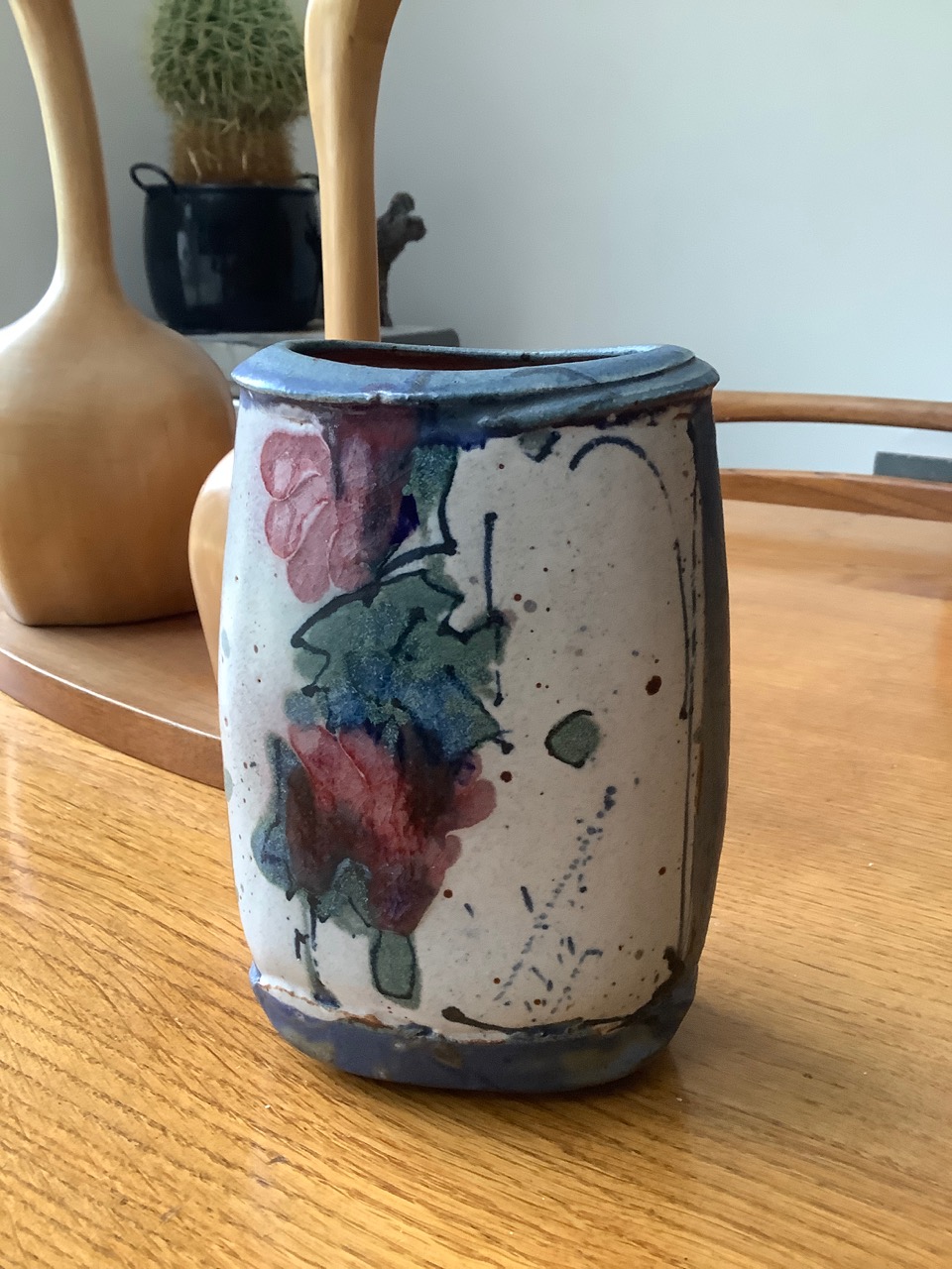 help identifying new to me vase, signed but can only make out 1982 Img_5912
