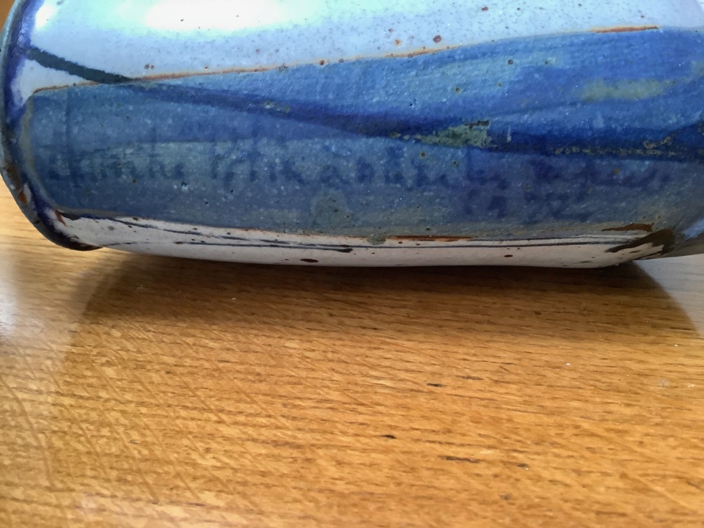 help identifying new to me vase, signed but can only make out 1982 Img_5914