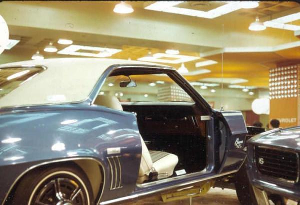 1969 Camaro show car display 69camd10