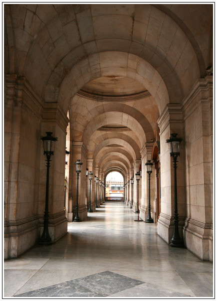 Sous les arcades de l'Académie Nationale de Musique (Paris) Img_7314