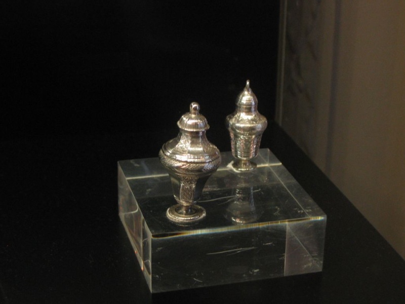 Objets et parfums. Musée de la parfumerie de Paris Img_4445