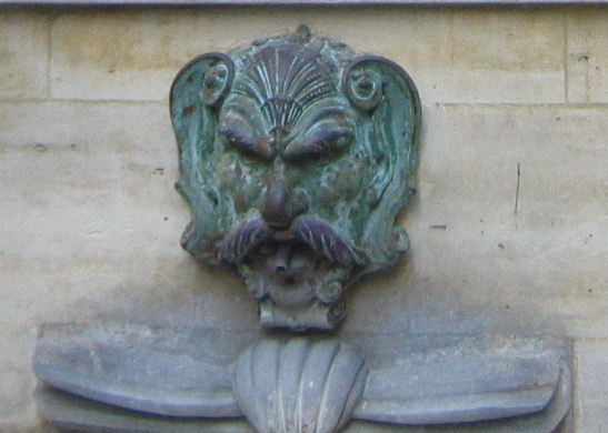 Fontaine parisienne Lion11