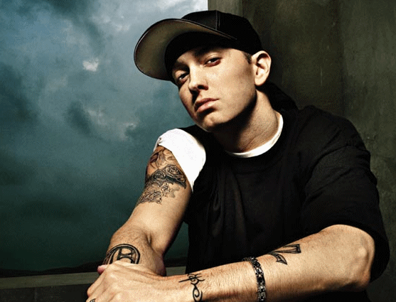 Un petit peu d'aide serrait pas de refut =) Eminem10