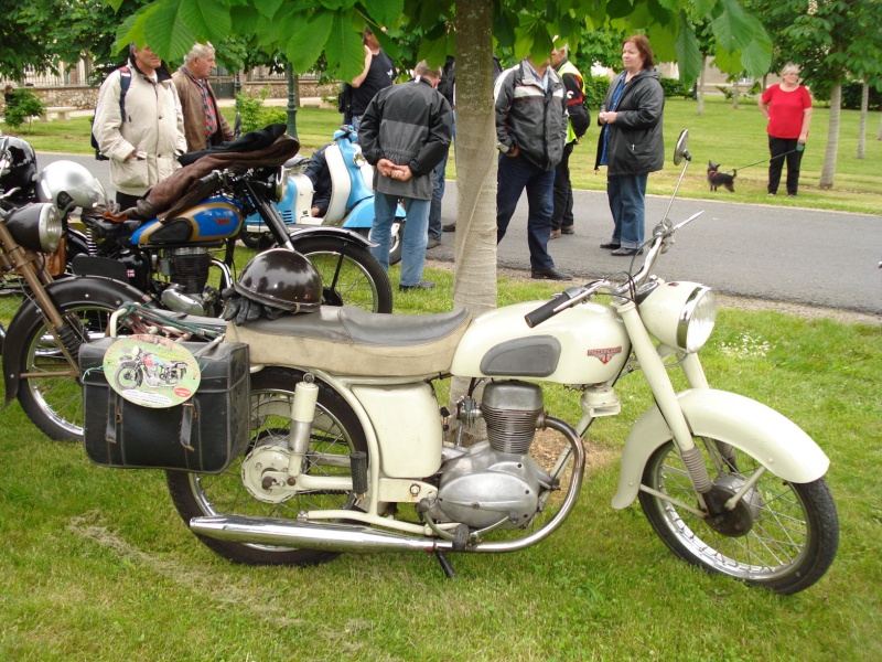 Grand Rassemblement de motos à Crécy-Couvé le 21 mai Dsc00065