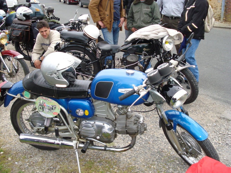 Grand Rassemblement de motos à Crécy-Couvé le 21 mai Dsc00095