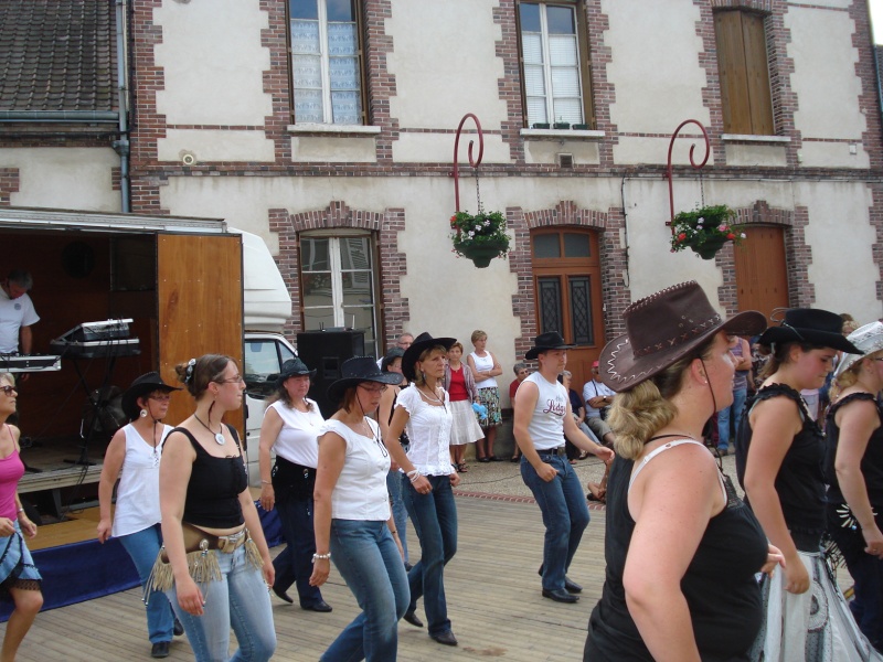Danse Country, Rue Isambart à Ezysur Eure le 4/7 Dsc03346