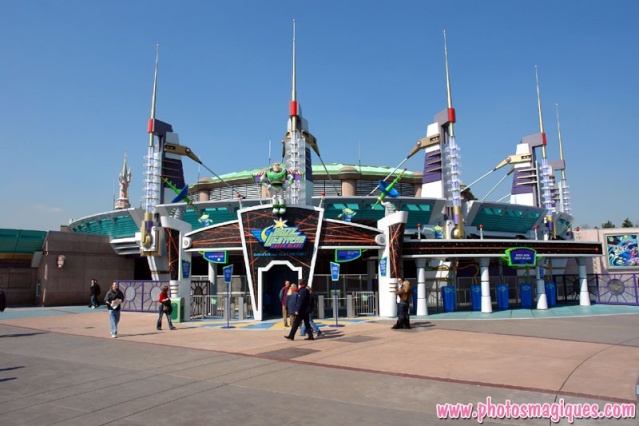 BUZZ LIGHTYEARS LASERBLAST - Discoveryland Buzz10