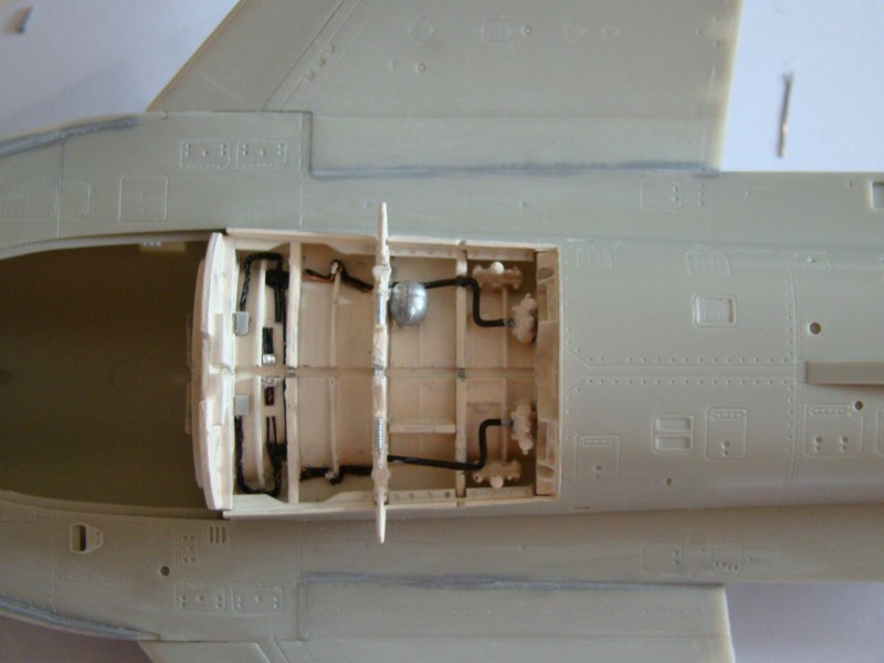 F16C Fighting Falcon [Tamiya] 1/48  - Page 3 Cablag11