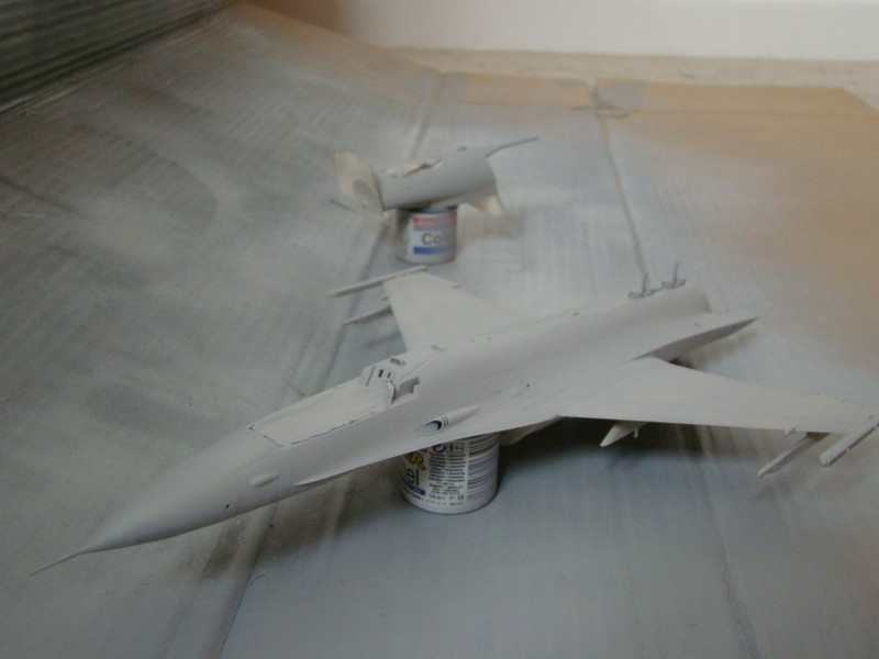 F16C Fighting Falcon [Tamiya] 1/48  - Page 3 Couche11