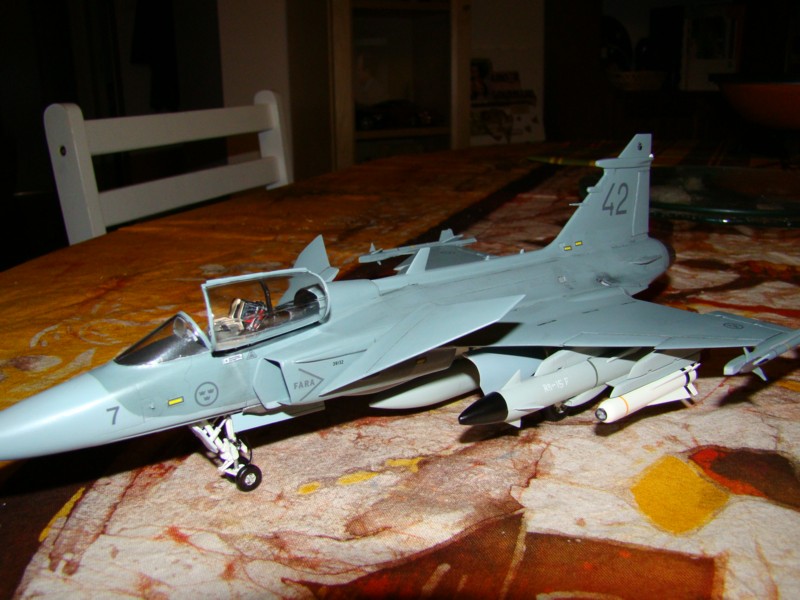 saab gripen [italeri] 1/48 - Page 5 Gripen32