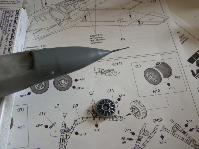 F16C Fighting Falcon [Tamiya] 1/48  - Page 4 Nez_ra10