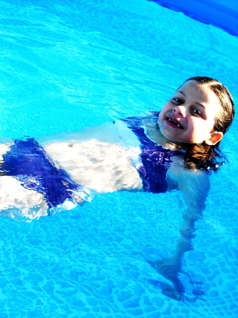 vive l't!!!!!!nos enfants dans leur piscine Espagn10