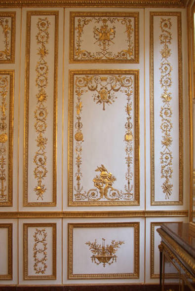 Restauration du cabinet de la garde-robe de Louis XVI 2cf0dc10