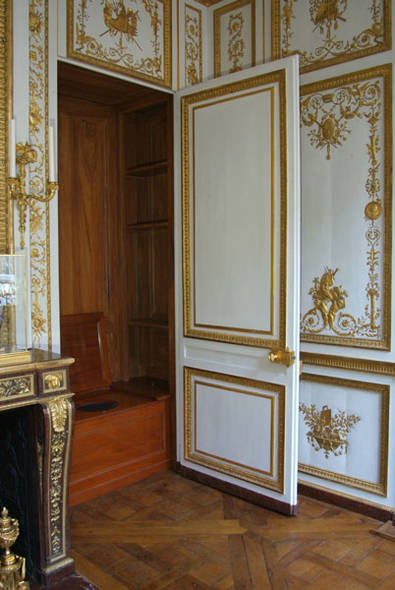 Restauration du cabinet de la garde-robe de Louis XVI 63e55910