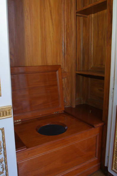 Restauration du cabinet de la garde-robe de Louis XVI A2f83510