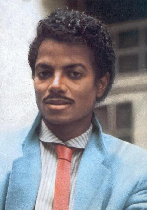 1984 photo inconnu de Michael (erratum : Il s'agit d'un photo-montage montrant Michael sans oprations de chirurgie esthtique) 1984_v10