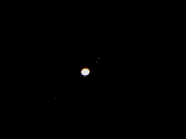 Jupiter dans le ciel en soirée. Pict0610