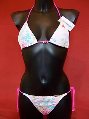 Trouver la suite mais en photo - Page 2 Bikini10