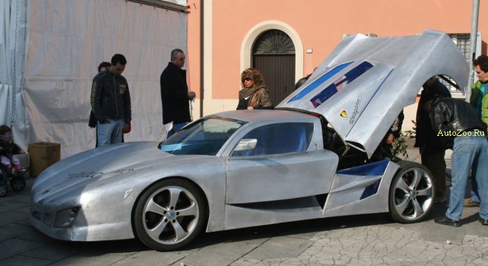 47-летлий житель Италии построил суперкар своими руками Uragan12