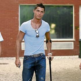  صور لملك المهارة كريستيانو رونالدو مع ريال مدريد وخارج الملعب Manten10