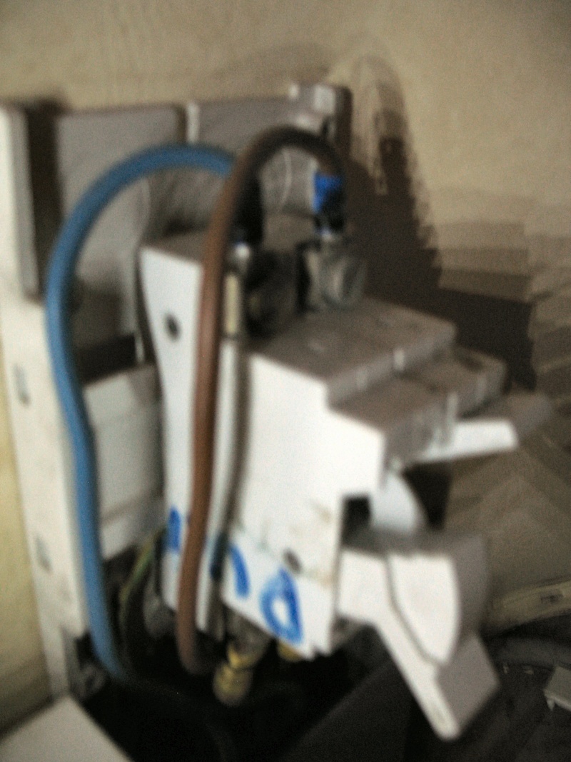 Modernisation du coupe-circuit électrique sur Minibulle Img_3615