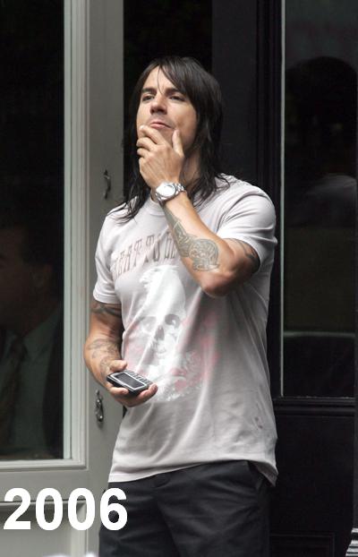 Todos los looks del Anthony Kiedis[1984-2009] 223kie10