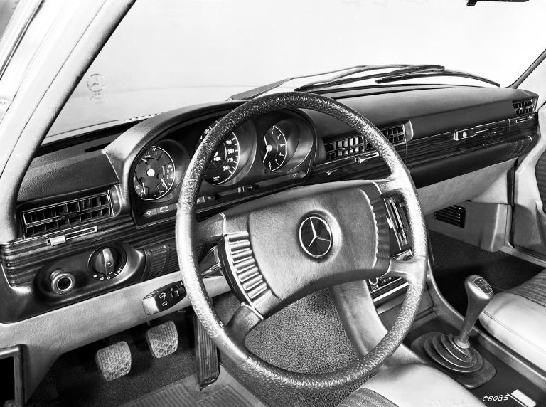 Mercedes-Benz W116 W116-211
