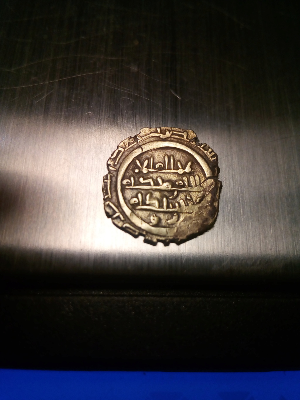 Medio dinar atribuido a los banu Yahwar de Córdoba Img_2051