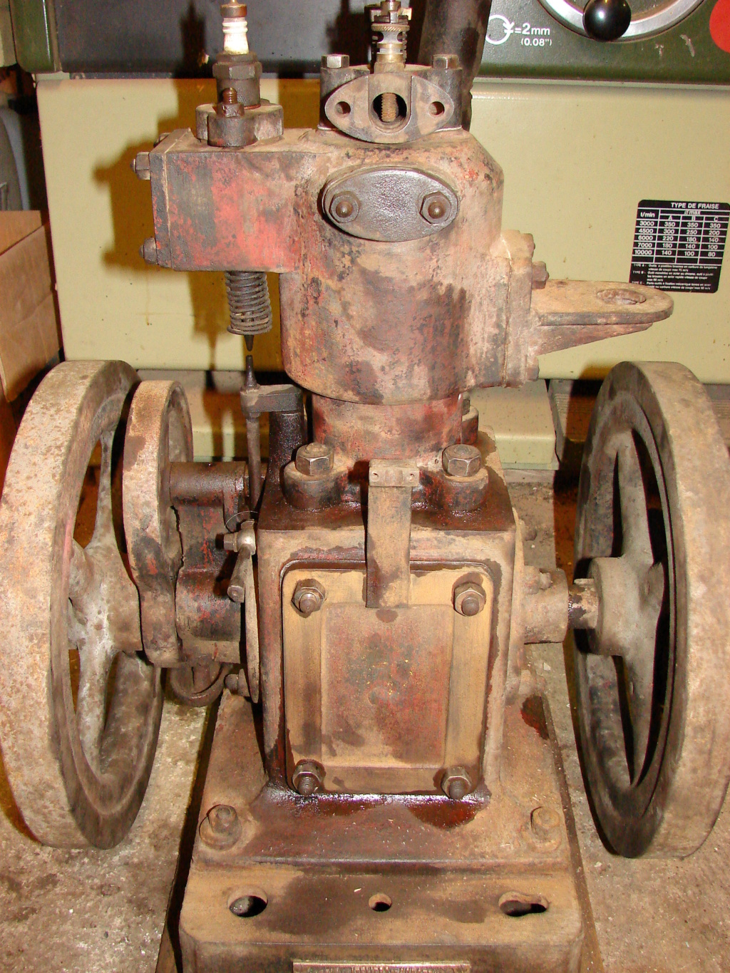 Petit moteur Millot pétrole 00111