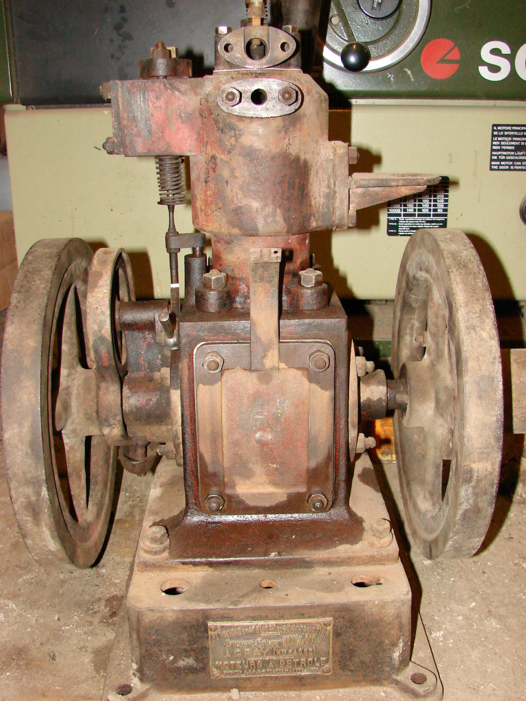 millot - Petit moteur Millot pétrole 00112