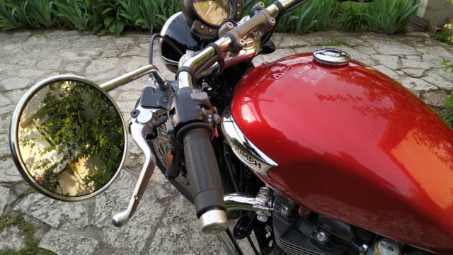 Je suis sorti de chez Triumph... Img_2018