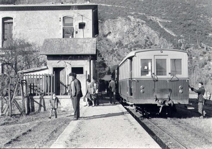 Vagó CC-16 Olot-Girona de balcons tancats, remolc de Ferrostaal, o la Gran Ensarronada per la compra d'un lot de fustes semblants a les d'Arkit  Paster14