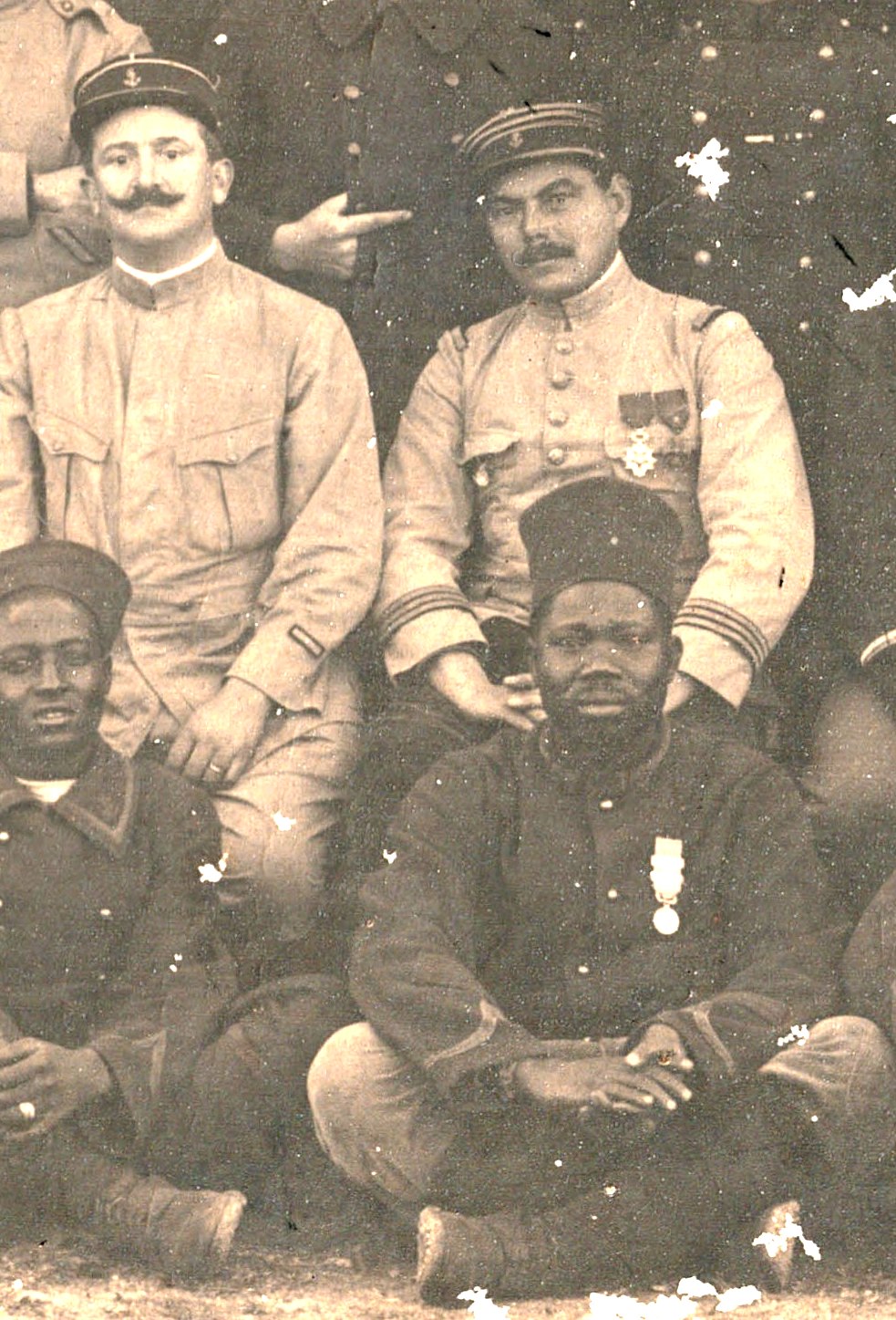 (E) E PHOTO GROUPE OFFICIERS SOUS OFFICIERS TIRAILLEURS SÉNÉGALAIS (VENDUE) 00612