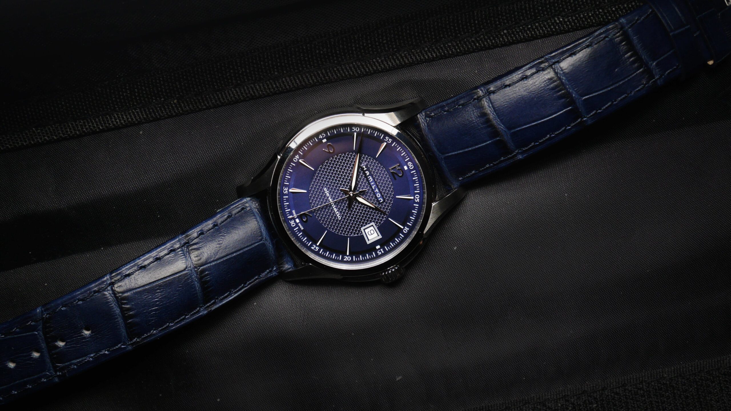 Comment porter une montre avec cadran et bracelet cuir bleu P1040016