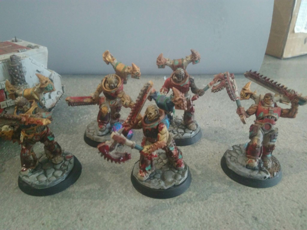 [deglingo/chaos/fini] 5 berserker de Khorne et 1 rhino 33751610