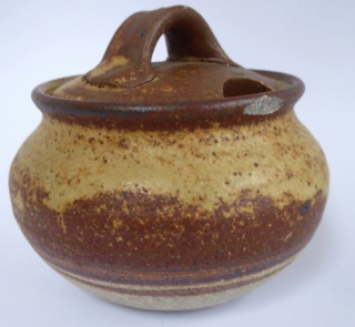 Unknown rustic pots with MF, ME or MV mark 00111