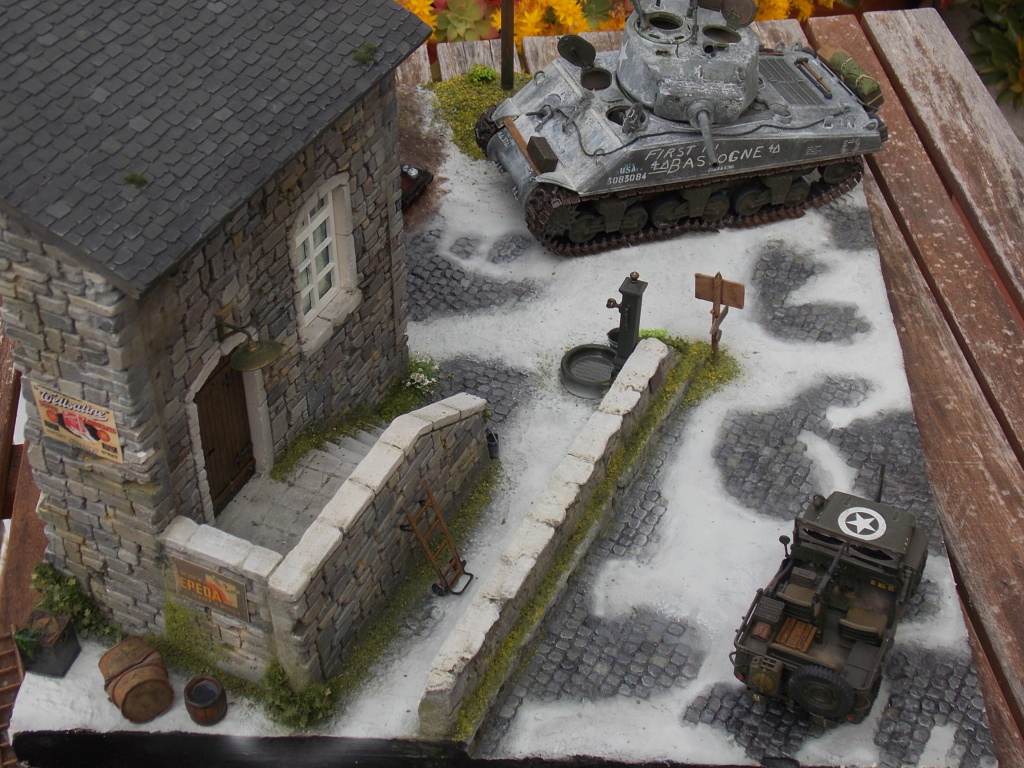 "FIRST IN BASTOGNE " Jumbo M4A3E2 MENG ,Jeep MENG et decor RT DIORAMA   1/35 - Page 10 Dscn3235