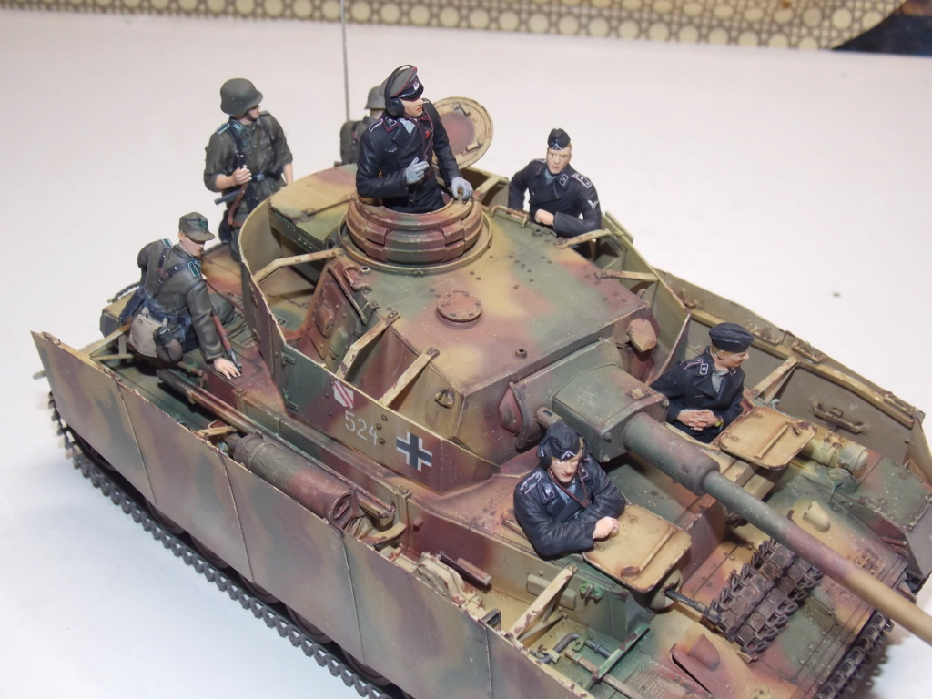 Panzer IV Panzer LEHR montant au front 1/35  Dscn3402
