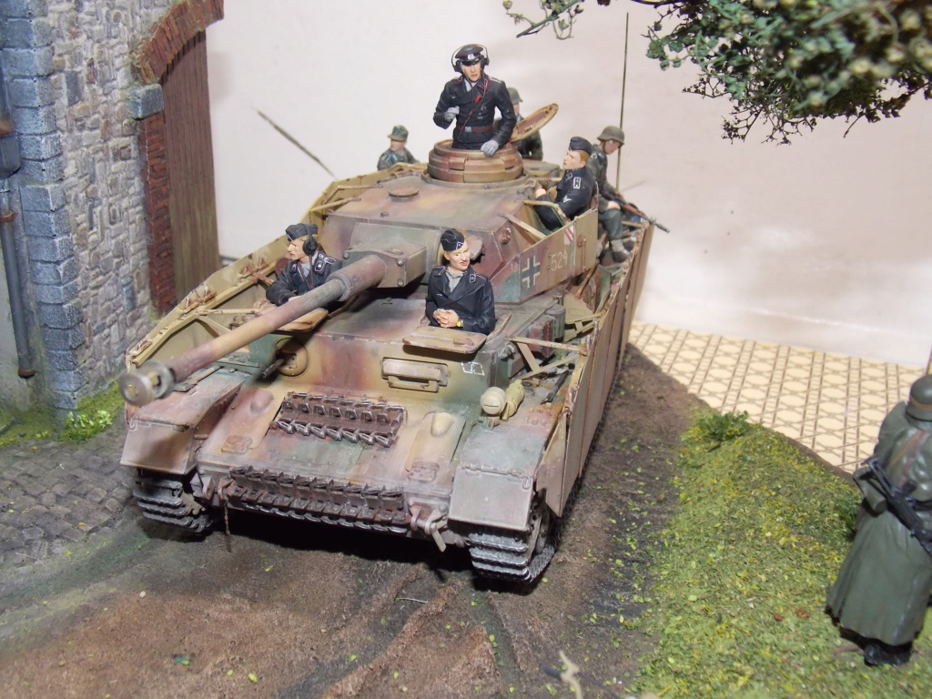 Panzer IV Panzer LEHR montant au front 1/35  - Page 4 Dscn3424