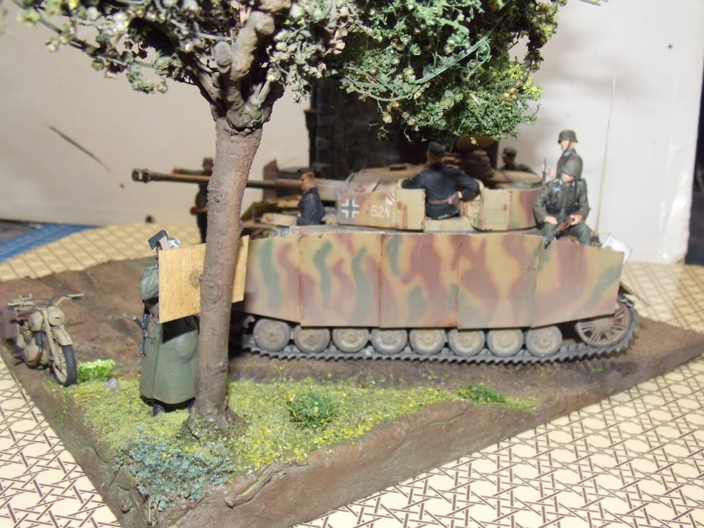 Panzer IV Panzer LEHR montant au front 1/35  - Page 2 Dscn3427